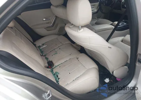 2019 Mercedes-Benz A z USA, uszkodzony, nr VIN WDD3G4EB4KW020915